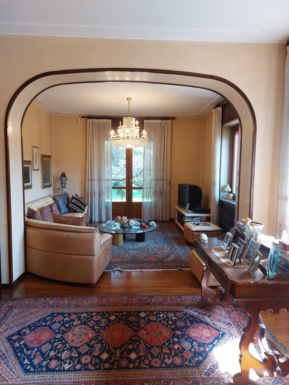 Occhieppo Inferiore  - Alle porte di Biella, vendiamo villa signorile di ampia metratura, su due piani oltre a piano seminterrato, con giardino circostante recintato e comoda e spaziosa autorimessa. - Vendita