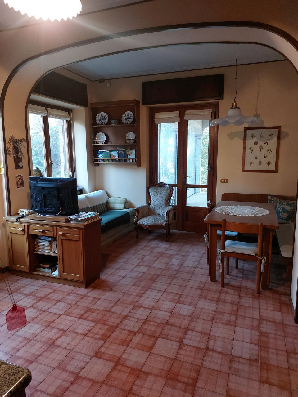 Occhieppo Inferiore  - Alle porte di Biella, vendiamo villa signorile di ampia metratura, su due piani oltre a piano seminterrato, con giardino circostante recintato e comoda e spaziosa autorimessa. - Vendita