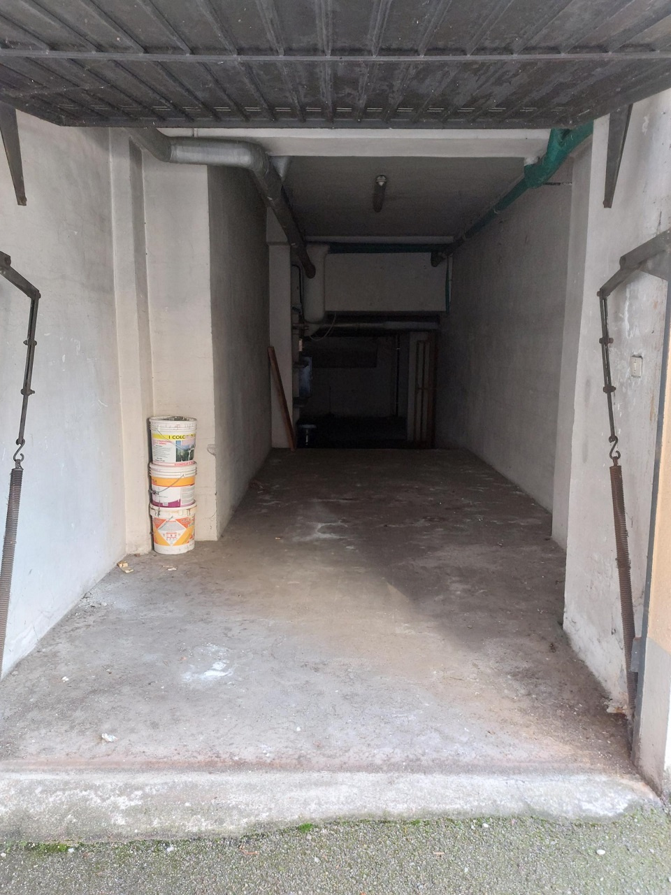 Gaglianico  - Deposito - magazzino di mq. 100 ca. sito nel cortile di complesso condominiale , con comodo accesso. - Vendita