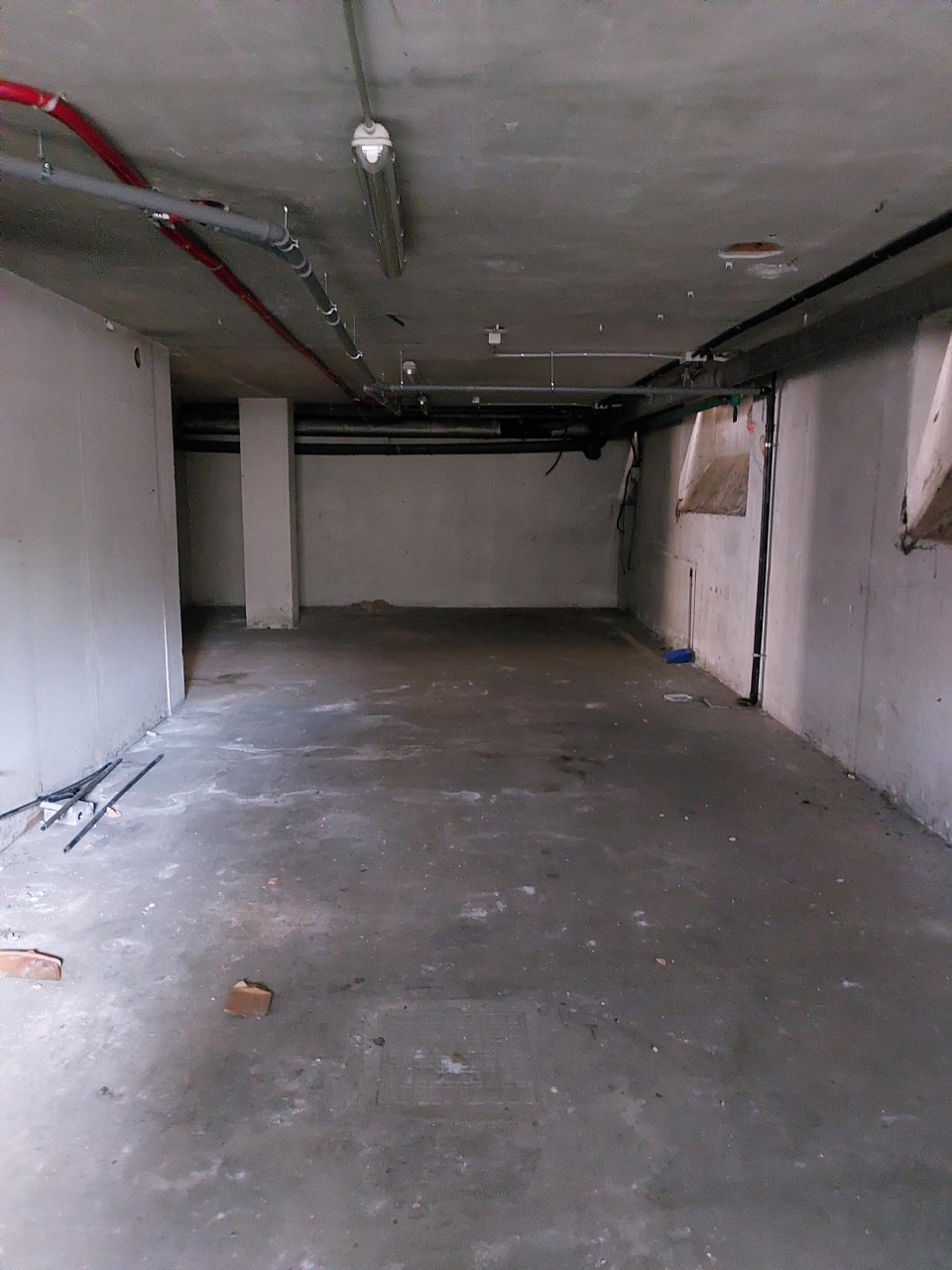 Gaglianico  - Deposito - magazzino di mq. 100 ca. sito nel cortile di complesso condominiale , con comodo accesso. - Vendita