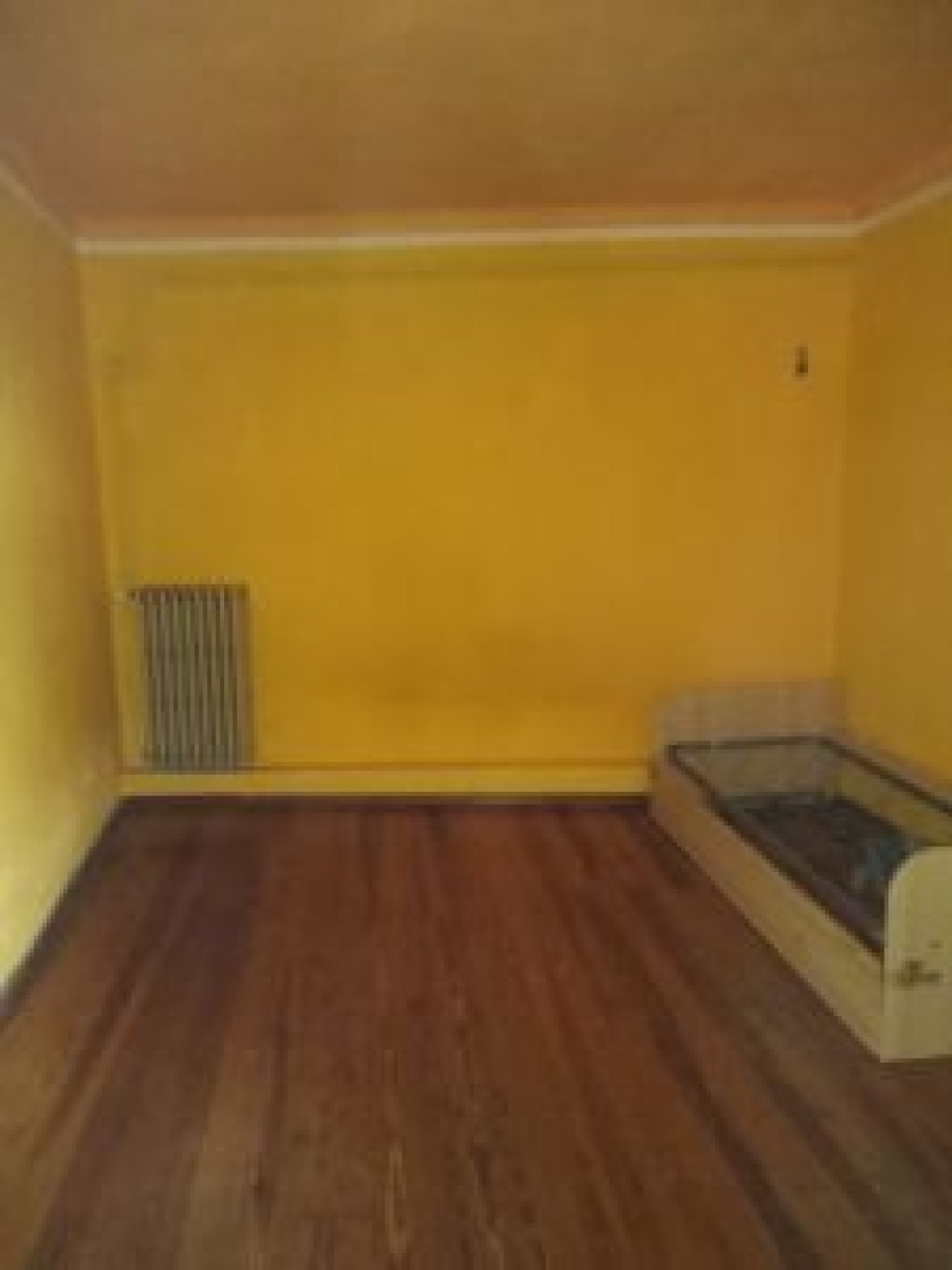 Andorno Micca  - Edificio di antica costruzione sito nel centro storico elevato su 4 p. oltre a cantinato e sottotetto, con al p.t. locale ex bar, ai piani 1,2 e 3 appartamenti termoautonomi di mq. 100 ca. - Vendita