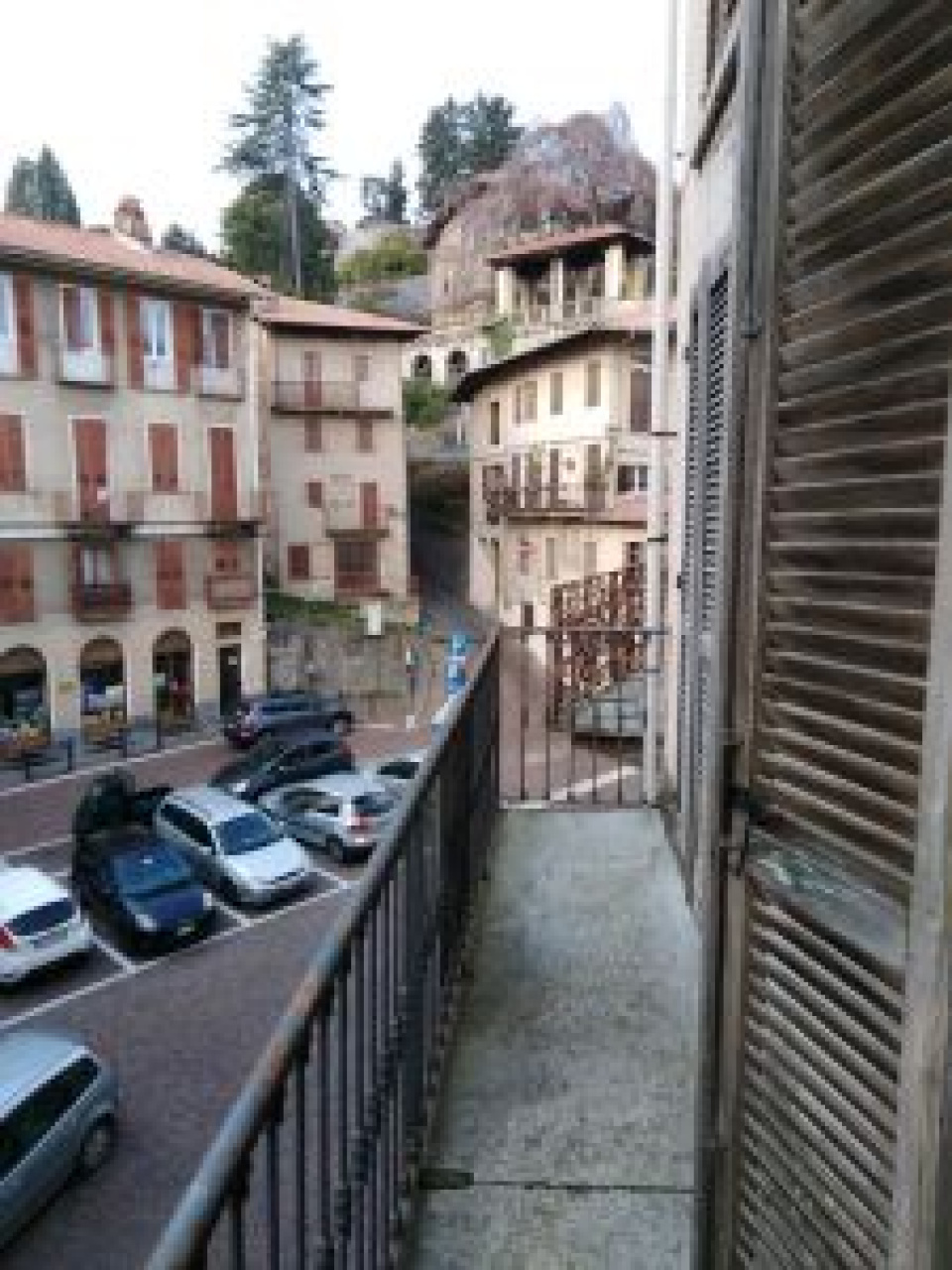 Andorno Micca  - Edificio di antica costruzione sito nel centro storico elevato su 4 p. oltre a cantinato e sottotetto, con al p.t. locale ex bar, ai piani 1,2 e 3 appartamenti termoautonomi di mq. 100 ca. - Vendita