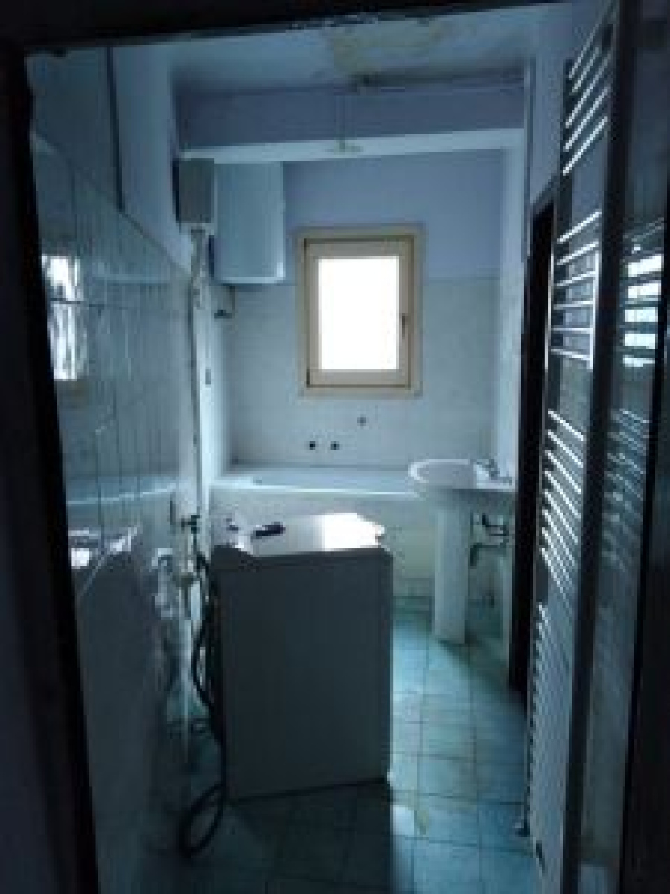 Andorno Micca  - Edificio di antica costruzione sito nel centro storico elevato su 4 p. oltre a cantinato e sottotetto, con al p.t. locale ex bar, ai piani 1,2 e 3 appartamenti termoautonomi di mq. 100 ca. - Vendita