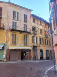 Andorno Micca  - Edificio di antica costruzione sito nel centro storico elevato su 4 p. oltre a cantinato e sottotetto, con al p.t. locale ex bar, ai piani 1,2 e 3 appartamenti termoautonomi di mq. 100 ca. - Vendita