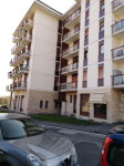 Andorno Micca  - Nel centralissimo Condominio " I portici " , al 1 ° p, monolocale con bagno e balcone. Mq. 30 ca, da rimodernare.. Con cantina - Vendita